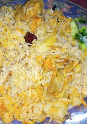 A picture of Chicken Chana pulao.