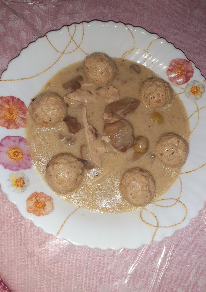 صورة لوصفة كرات الدجاج بالفطر و الكريمة