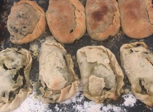 Foto principal de 56. Pastissets de bledes o empanadillas de acelgas (almuerzo)