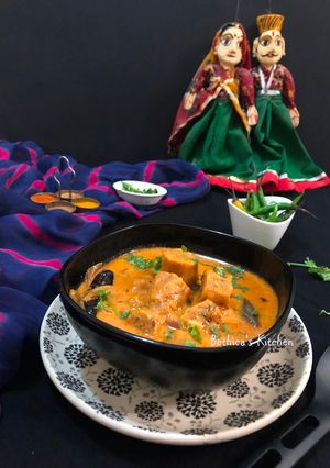 A picture of Gatte Ki Sabzi.