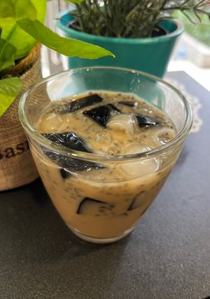 Foto resep Es Cincau Selasih Gula Aren Susu