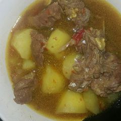 A picture of Farfesun naman rago da dankalin hausa.