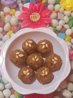 ગુંદર પાક (Gundar Paak Recipe In Gujarati) રેસીપી મુખ્ય ફોટો
