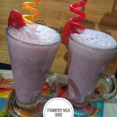 A picture of Strawberry 🍓 milkshake.