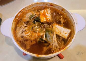 How to Cook Delicious Kimchi Soup with Glass Noodle