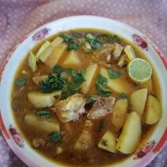 A picture of Aaloo Gosht.