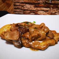 Foto di Scaloppine di maiale alla crema di cipolle