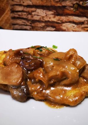 Foto di Scaloppine di maiale alla crema di cipolle