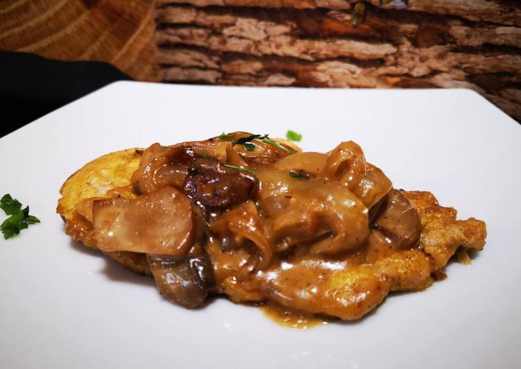 Scaloppine di maiale alla crema di cipolle