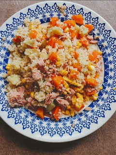 Una foto de Ensalada de Quinoa con Atún 😋