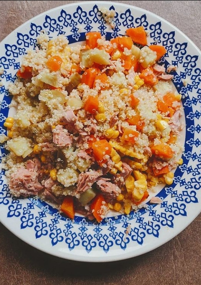 Una foto de Ensalada de Quinoa con Atún 😋
