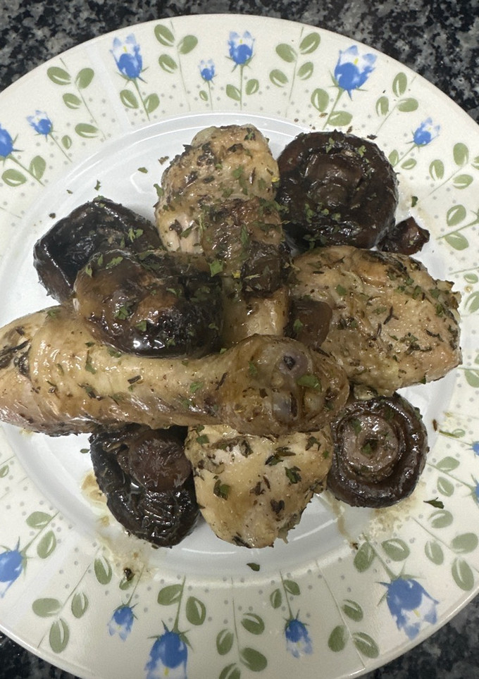 Una foto de 513. Pollo al grill con setas (principal carne)