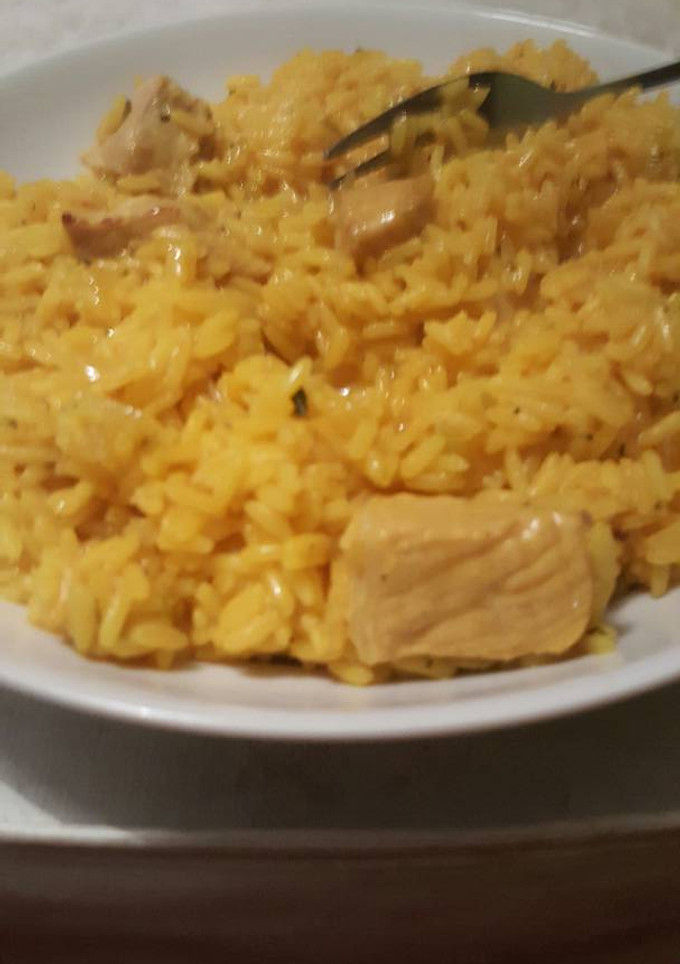 Una foto de Arroz con pollo fácil