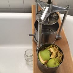 A picture of California Farm Apple Cider.