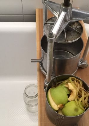 A picture of California Farm Apple Cider.