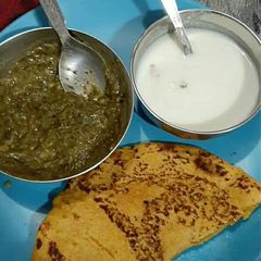 A picture of Makki ki Roti with saag.