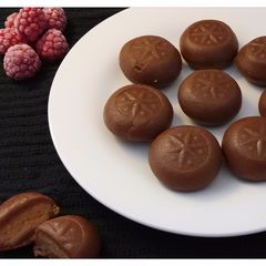 A picture of Chocolate & rasberry peda.