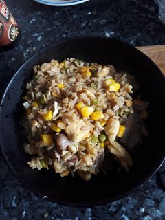 Una foto de Arroz frito con pollo y vacuno😋