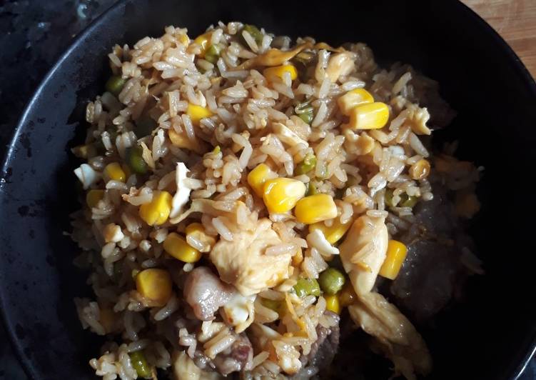 Arroz frito con pollo y vacuno😋