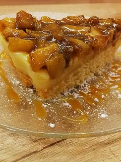 Almás-vaníliás piskóta piteformában recept fotója