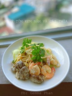 Hình của món Mì ý tôm kem nấm và cải thìa.
