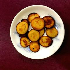 A picture of Melting in mouth Cinnamon and dates Cake chips.