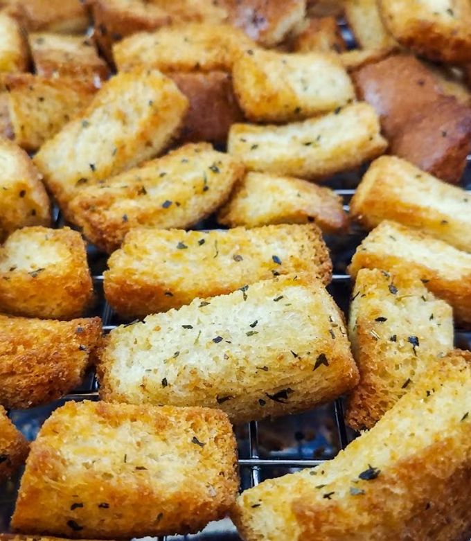 A picture of Bread Ends Croutons.