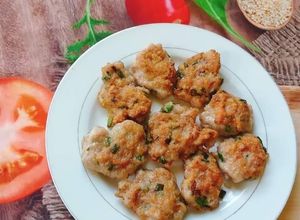 Hình của món Cá thác lác trộn thịt heo chiên.