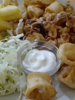 Una foto de Calamares fritos con salsa ali-oli