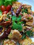 "Larb Omelette" Spicy Salad🌶🧅🍃🥚