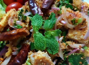 รูปของ "ลาบไข่เจียว" Omelette Spicy Salad🌶🧅🍃🥚
