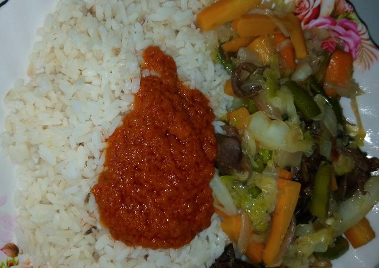 White rice,palm oil stew and veg.sauce