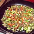Cubitos de carne en salteado de verduras