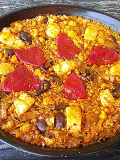 Una foto de Paella de bacalao y coliflores