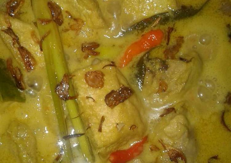 Opor ayam tahu