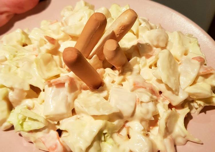 Ensaladilla de surimi y salmón
