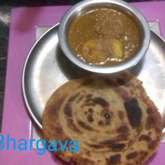 A picture of Aloo masaledar and roller paratha.