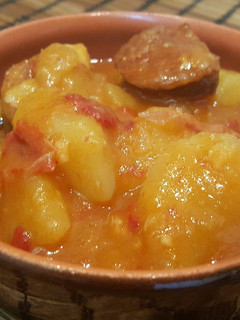Una foto de Patatas cocidas con chorizo