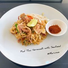 A picture of Pad Thai Vermicelli with Seafood.