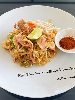 A picture of Pad Thai Vermicelli with Seafood.