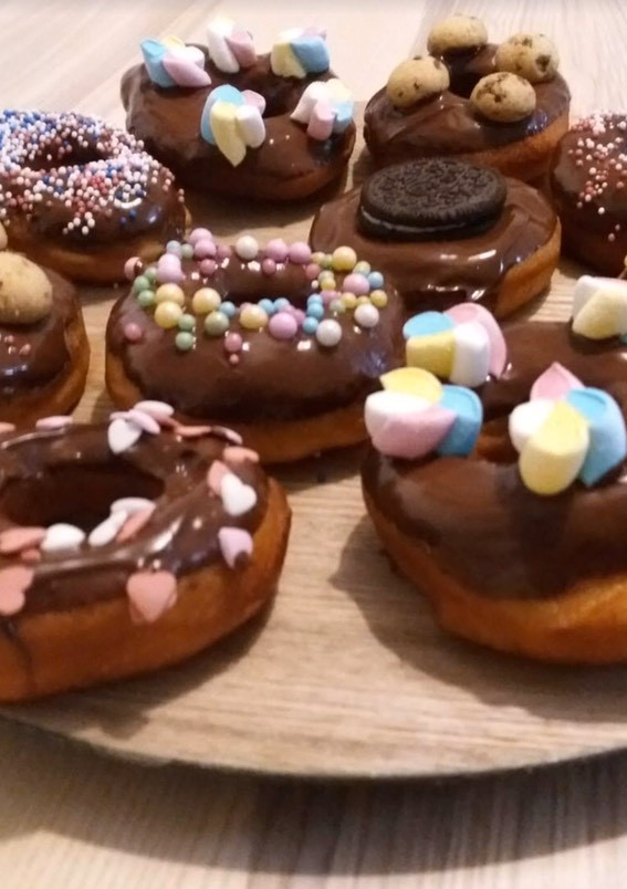 Una foto de Donuts / donas decoradas 🤤