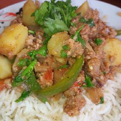 A picture of Minced meat and potatoes curry.