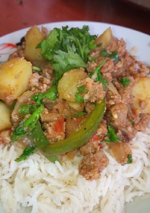 A picture of Minced meat and potatoes curry.