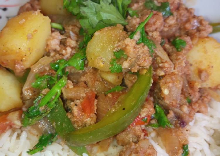 Minced meat and potatoes curry