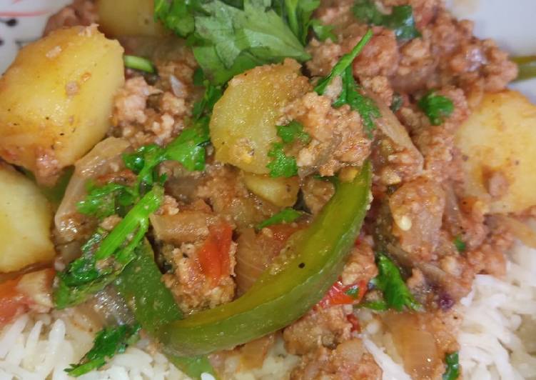 Recipe of Any-night-of-the-week Minced meat and potatoes curry