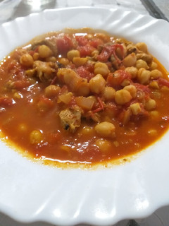 Una foto de Potaje de garbanzos con setas