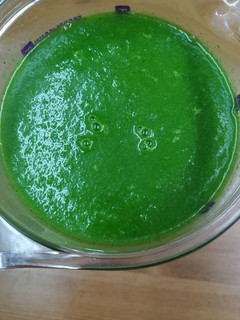 Una foto de Gazpacho de manzana y rúcula