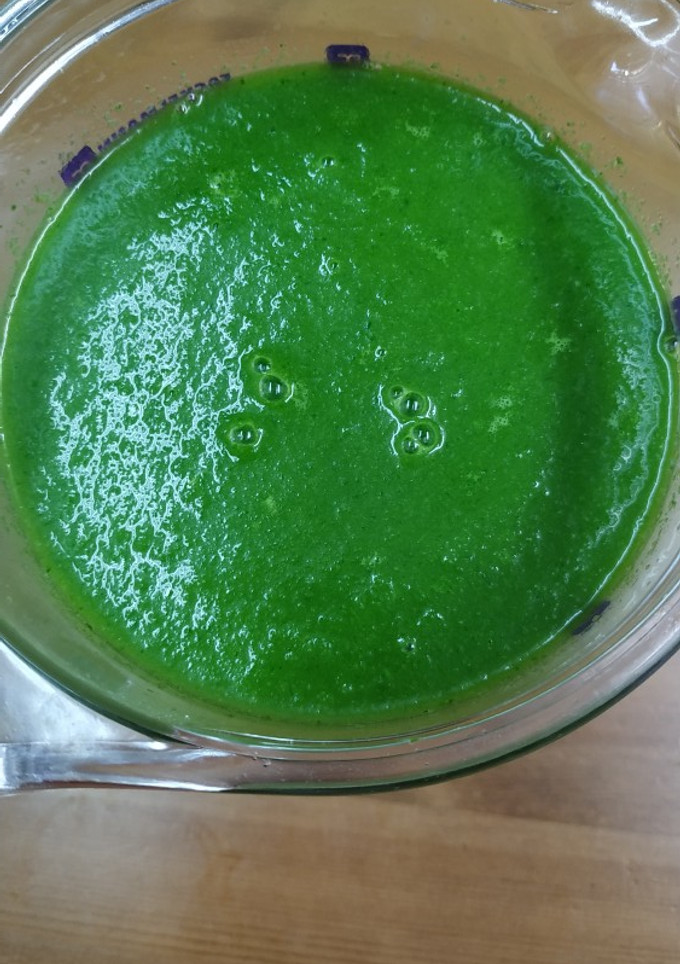Una foto de Gazpacho de manzana y rúcula