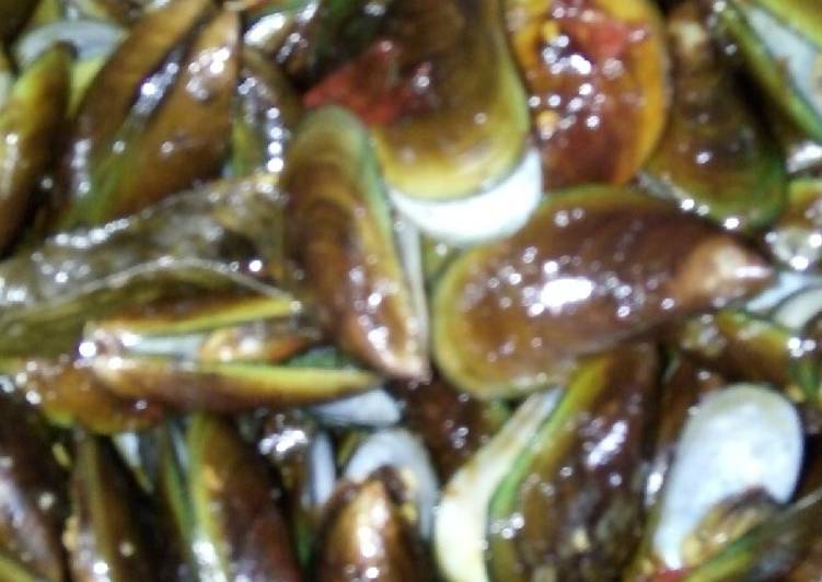 Kerang hijau saus asam manis pedas