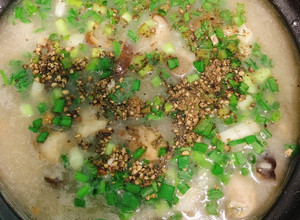 Hình của món Cháo hàu nấm đông cô.